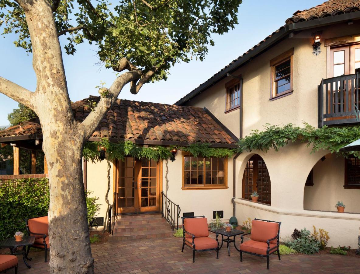 Rancho Caymus Hotel