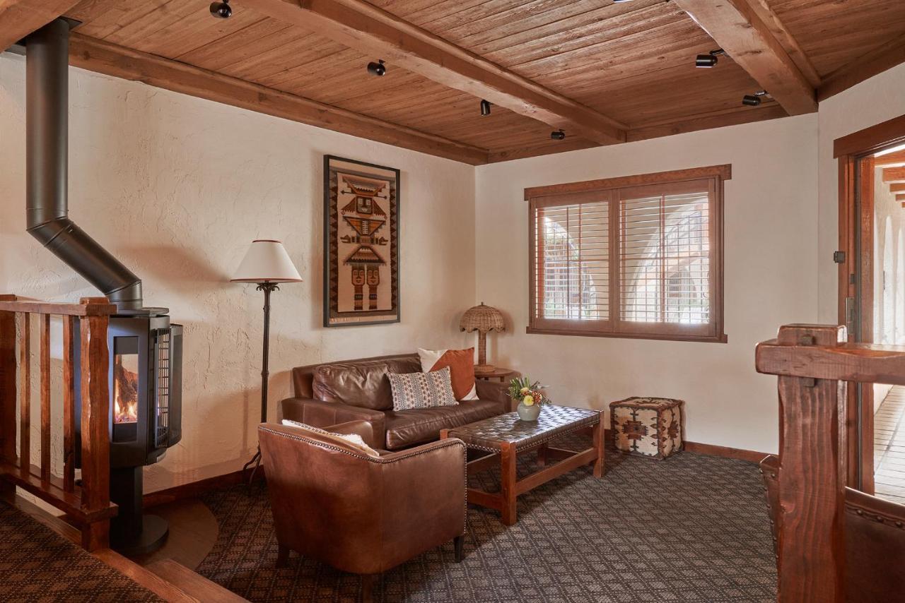 Rancho Caymus Hotel